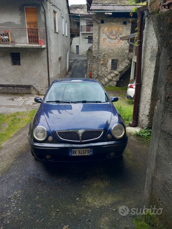 Usata Lancia Lybra 103 CV (75 kW) 2000 Blu Berlina