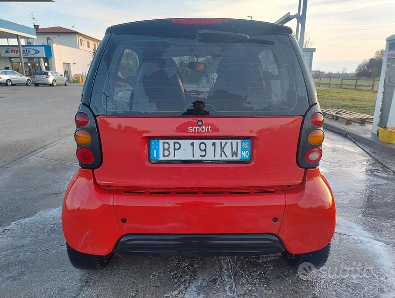Usata Smart ForTwo Coupé 54 CV (39 kW) 2000 Rosso Coupé