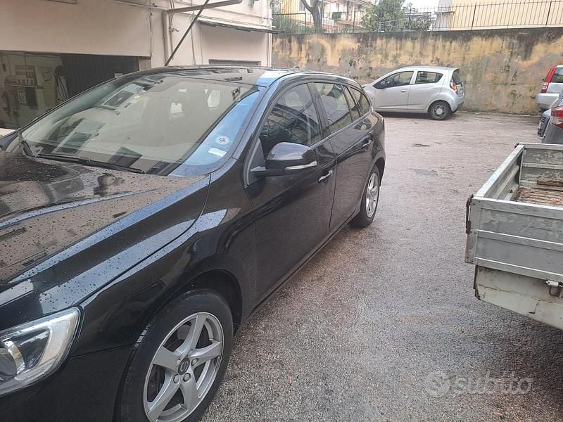 Usata Volvo V60 120 CV (88 kW) 2016 Nero Station wagon