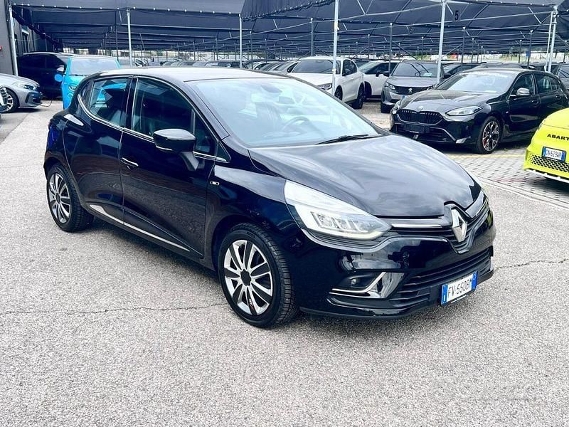 Usado Renault Clio IV Zen 76 CV (55 kW) 2019 Negro Berlina