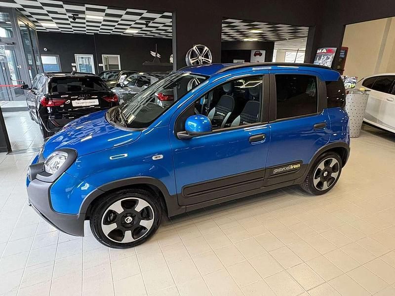 Usata Fiat Panda Cross Cross 69 CV (50 kW) 2025 Blu metallizzato Utilitaria