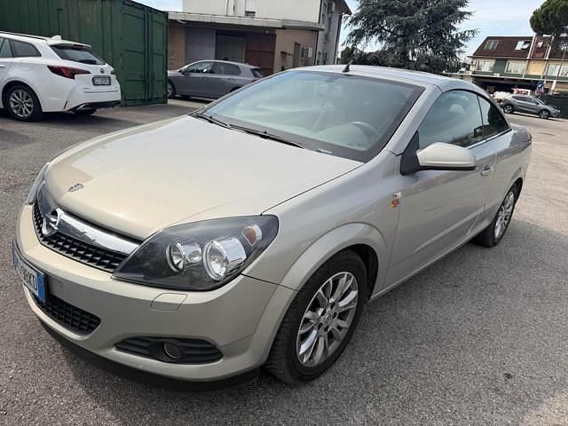 Usata Opel Astra Cabriolet Cosmo 115 CV (84 kW) 2009 Grigio Cabrio