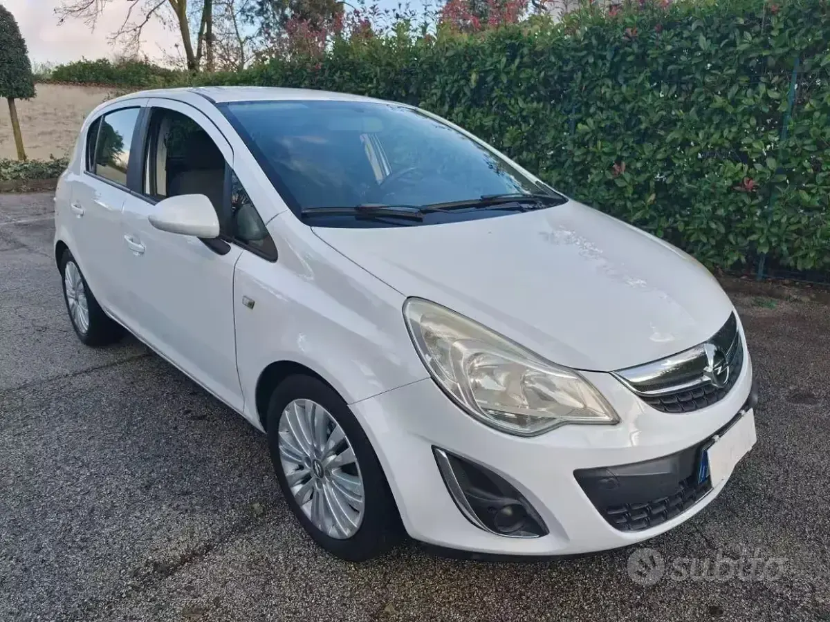 Usata Opel Corsa 85 CV (62 kW) 2011 Bianco Utilitaria