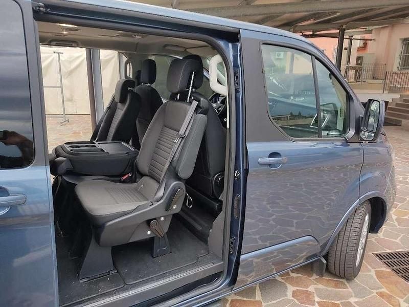 Usata Ford Tourneo Custom 136 CV (100 kW) 2022 Blu/azzurro Furgone