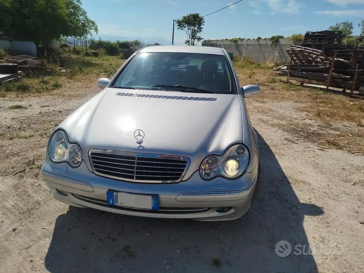 Usata Mercedes C220 143 CV (105 kW) 2003 Grigio Berlina