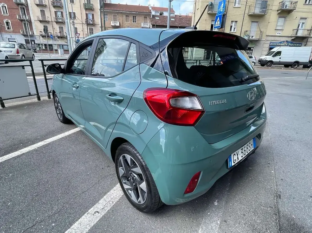 Usata Hyundai i10 63 CV (46 kW) 2025 Verde Utilitaria