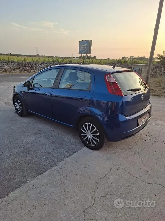 Usata Fiat Grande Punto 65 CV (47 kW) 2009 Bluazzurro Utilitaria