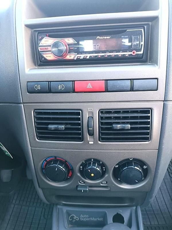 Usata Fiat Strada Trekking 95 CV (69 kW) 2014 Bianco Pick-up