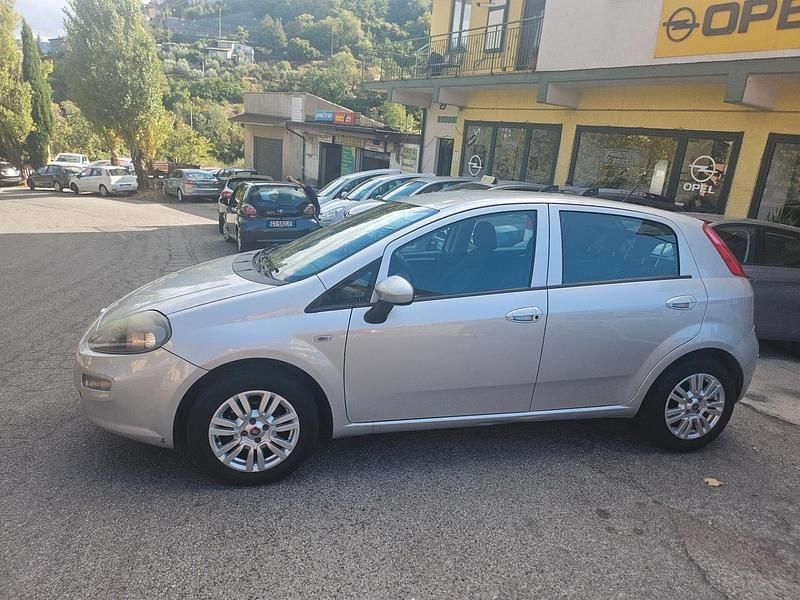 Grigio Usata 2017 Fiat Punto Street Tre volumi | 6499 € (Ottimo prezzo) - Immagine 1/4