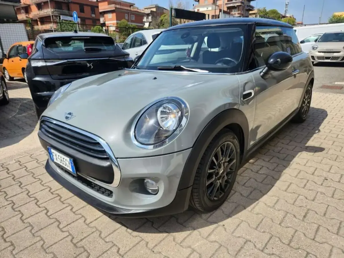 Usata Mini ONE 75 CV (55 kW) 2019 Grigio Utilitaria