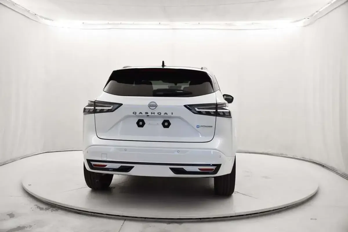 Nuova Nissan Qashqai 190 CV (139 kW) 2026 White pearl/black SUV