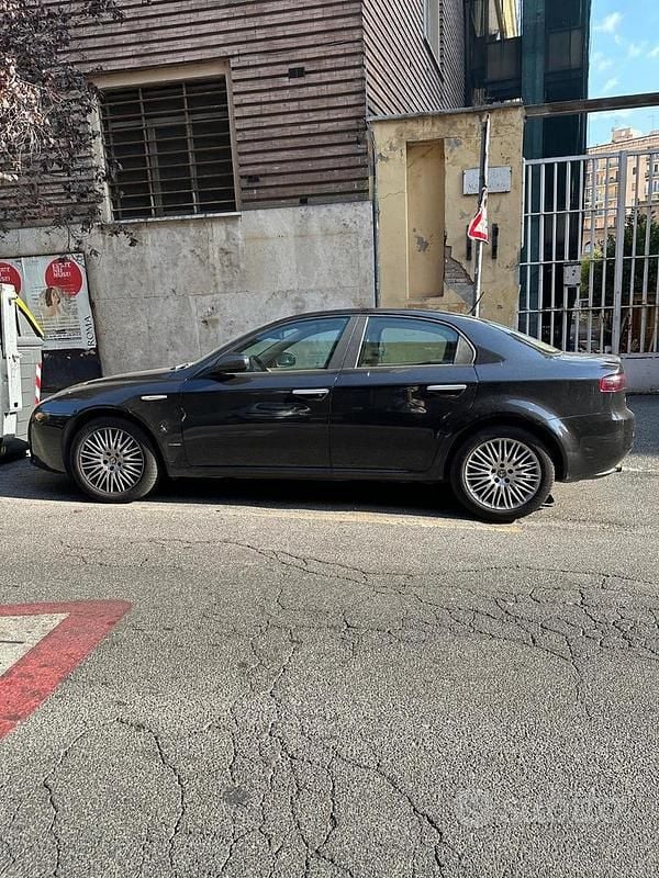 Nero Usata 2009 Alfa Romeo 159 Tre volumi | 3500 € (Buon prezzo) - Immagine 1/2