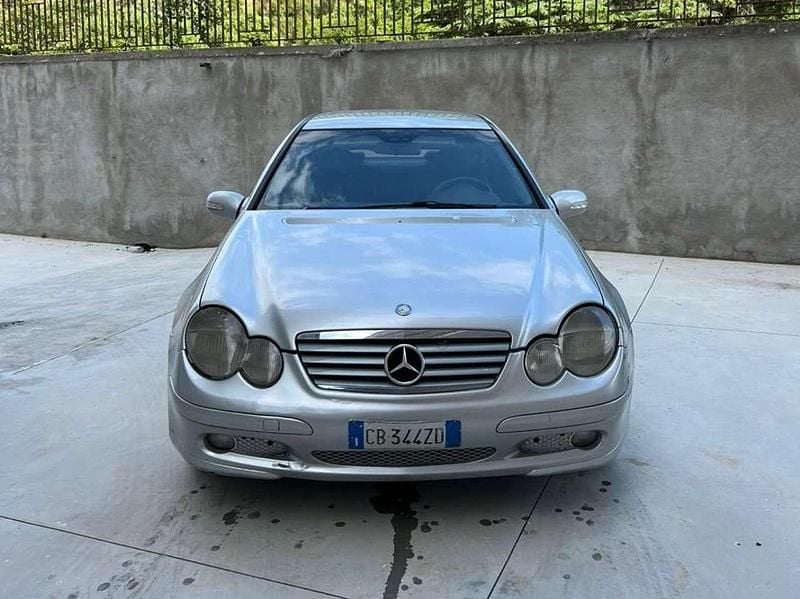 Usata Mercedes C220 Avantgarde 143 CV (105 kW) 2002 Grigio Coupé