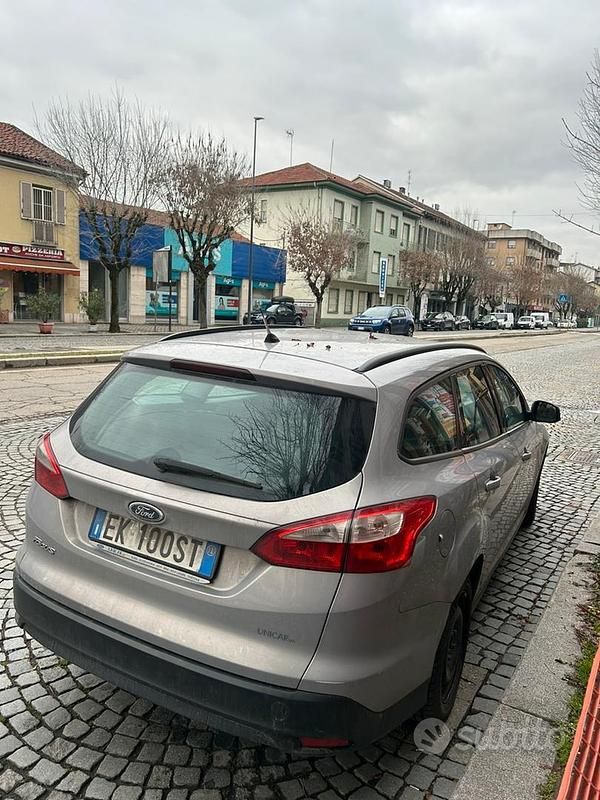 Usata Ford Focus 116 CV (85 kW) 2010 Grigio Station wagon