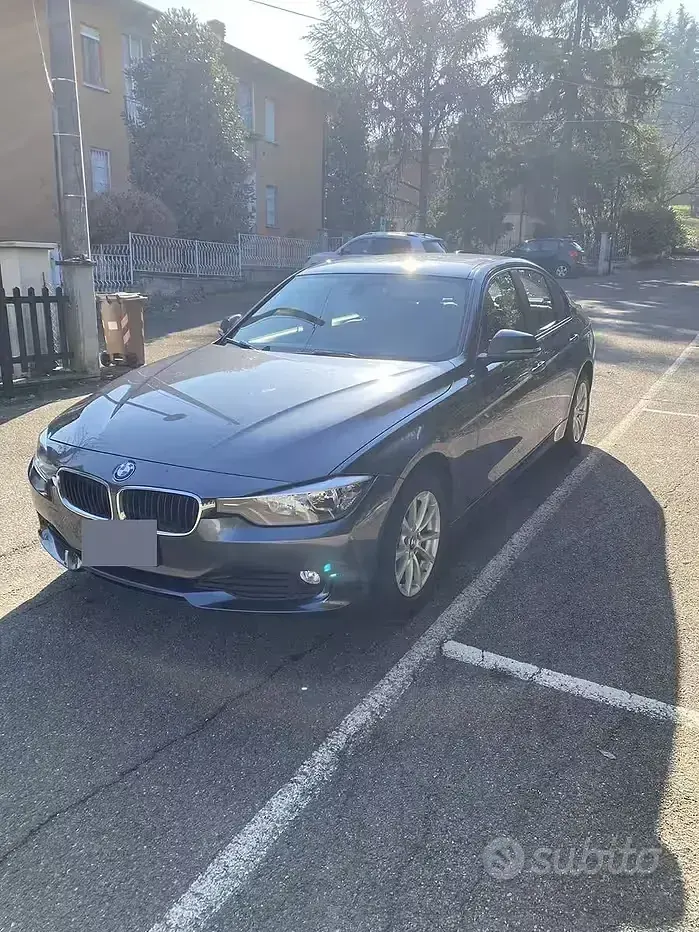 Usata BMW 318 143 CV (105 kW) 2015 Grigio Berlina