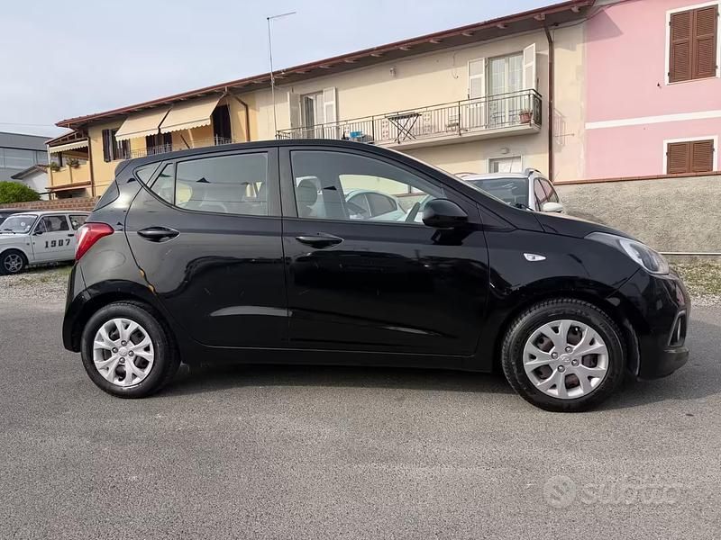 Usata Hyundai i10 Edition 67 CV (49 kW) 2016 Nero Utilitaria
