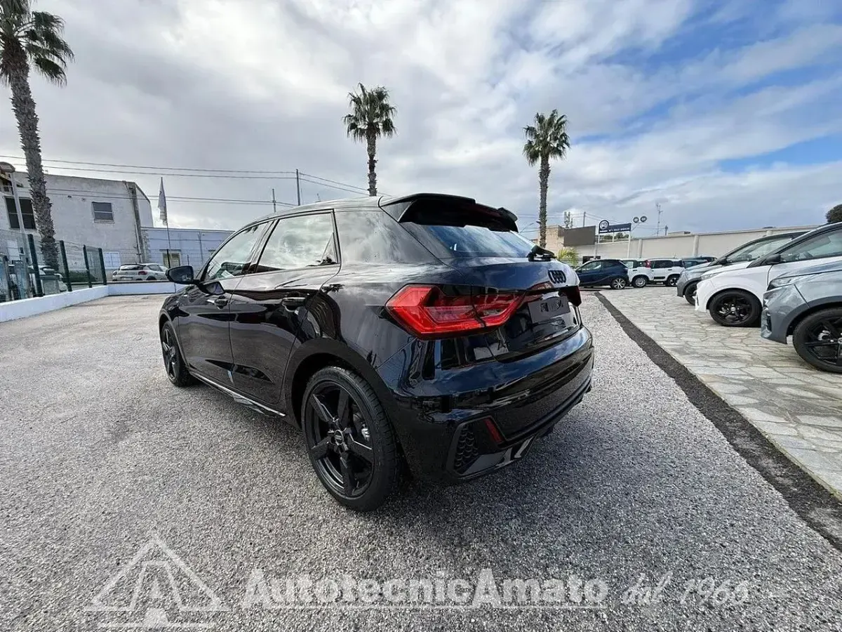Nuova Audi A1 Sportback S-Line 149 CV (109 kW) 2026 Viola Utilitaria