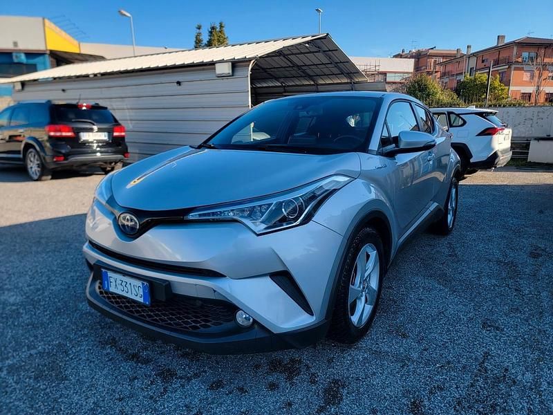 Usata Toyota C-HR Active 98 CV (72 kW) 2019 Argento SUV
