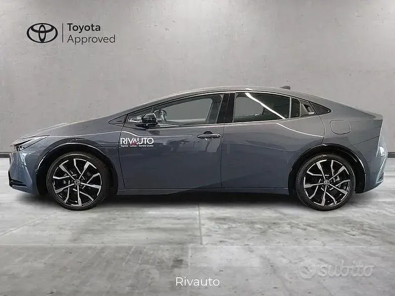 Usata Toyota Prius Plug-in Hybrid Lounge 223 CV (164 kW) 2025 Grigio Utilitaria