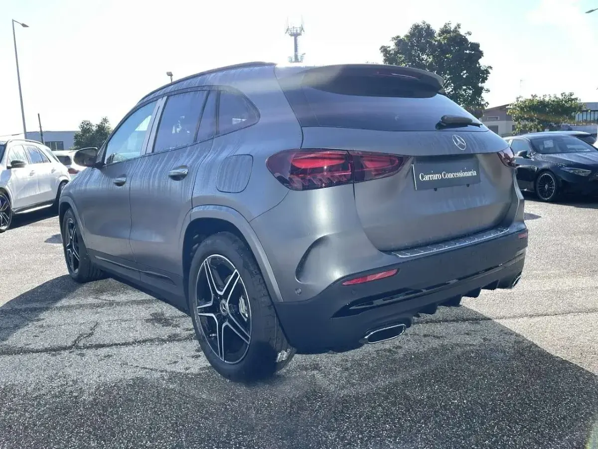 Nuova Mercedes GLA200 150 CV (110 kW) 2026 Grigio montagna magno manufakt SUV