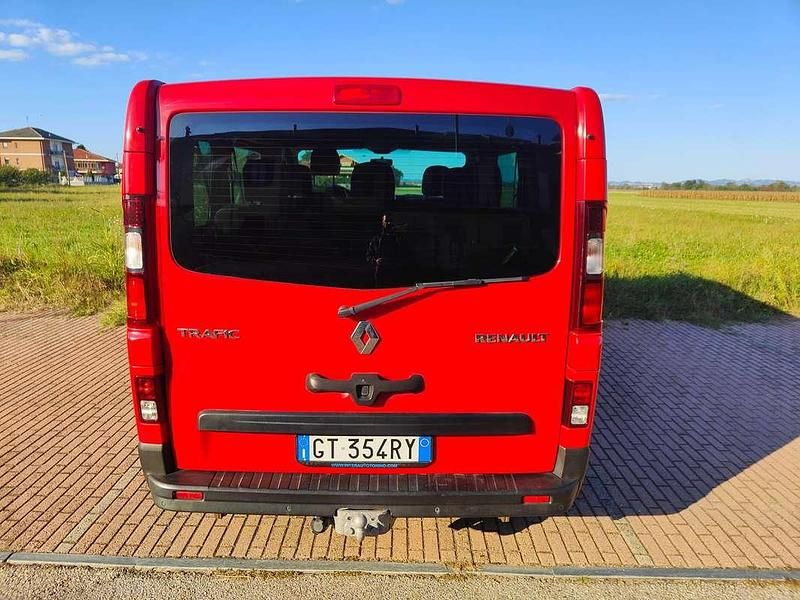 Usata Renault Trafic 145 CV (106 kW) 2015 Rosso Monovolume