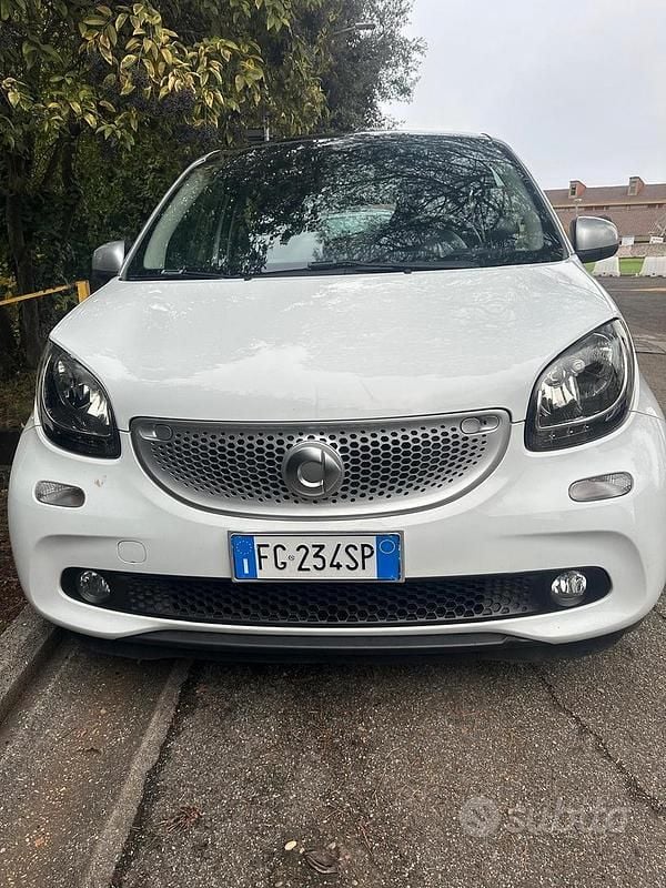 Usata Smart ForFour Passion 71 CV (52 kW) 2016 Bianco Utilitaria