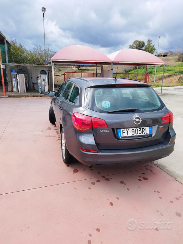 Usato 2011 Opel Astra 1.7 Diesel 110 CV (3.800 €)