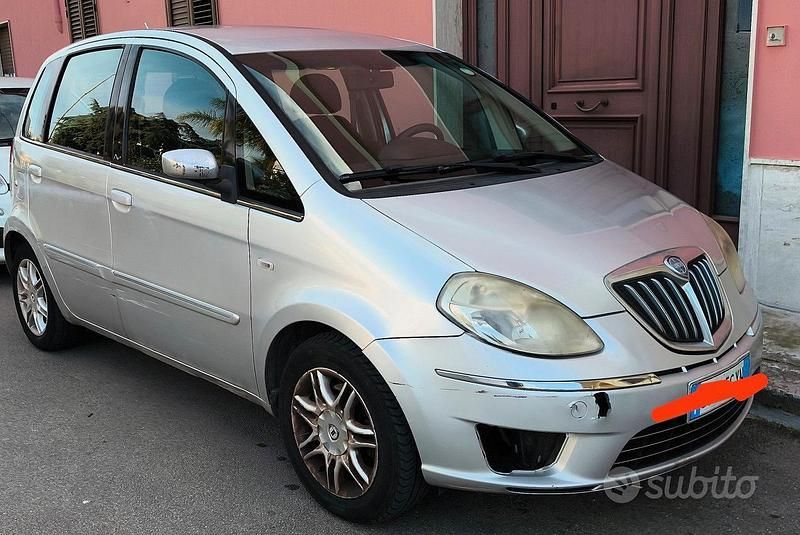 Usata Lancia Musa 90 CV (66 kW) 2009 Grigio Monovolume