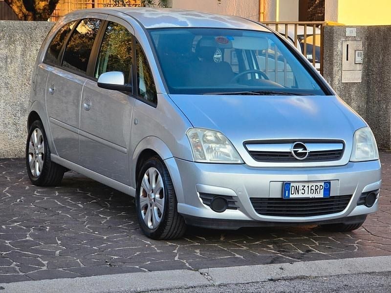 Usata Opel Meriva 90 CV (66 kW) 2008 Argento Monovolume