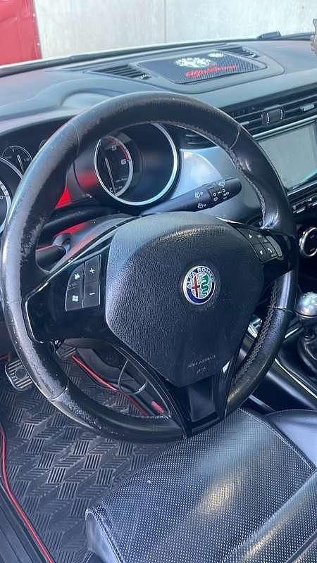Usata Alfa Romeo Giulietta Distinctive 140 CV (102 kW) 2011 Bianco Utilitaria