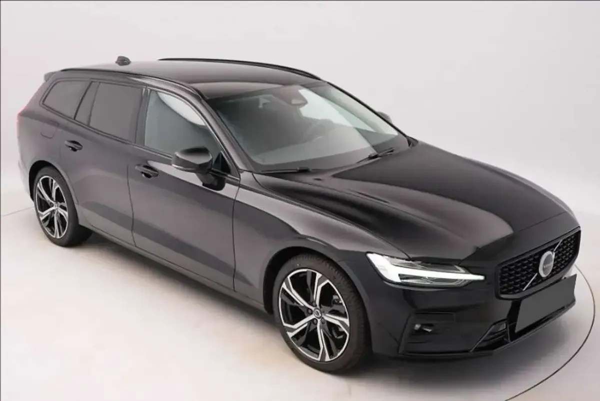 Usata Volvo V60 Ultra 197 CV (144 kW) 2025 Nero Station wagon