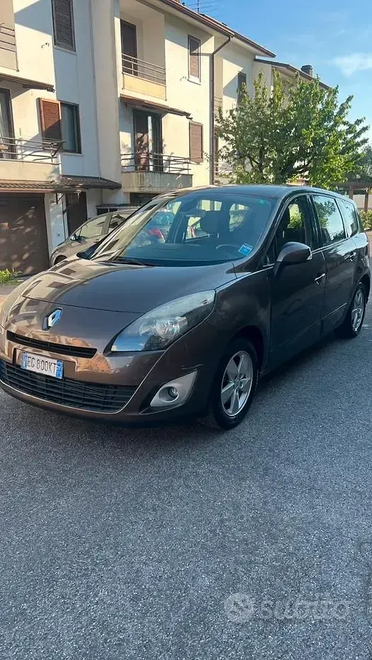 Usata Renault Scenic E-Tech 110 CV (80 kW) 2011 Marrone Monovolume