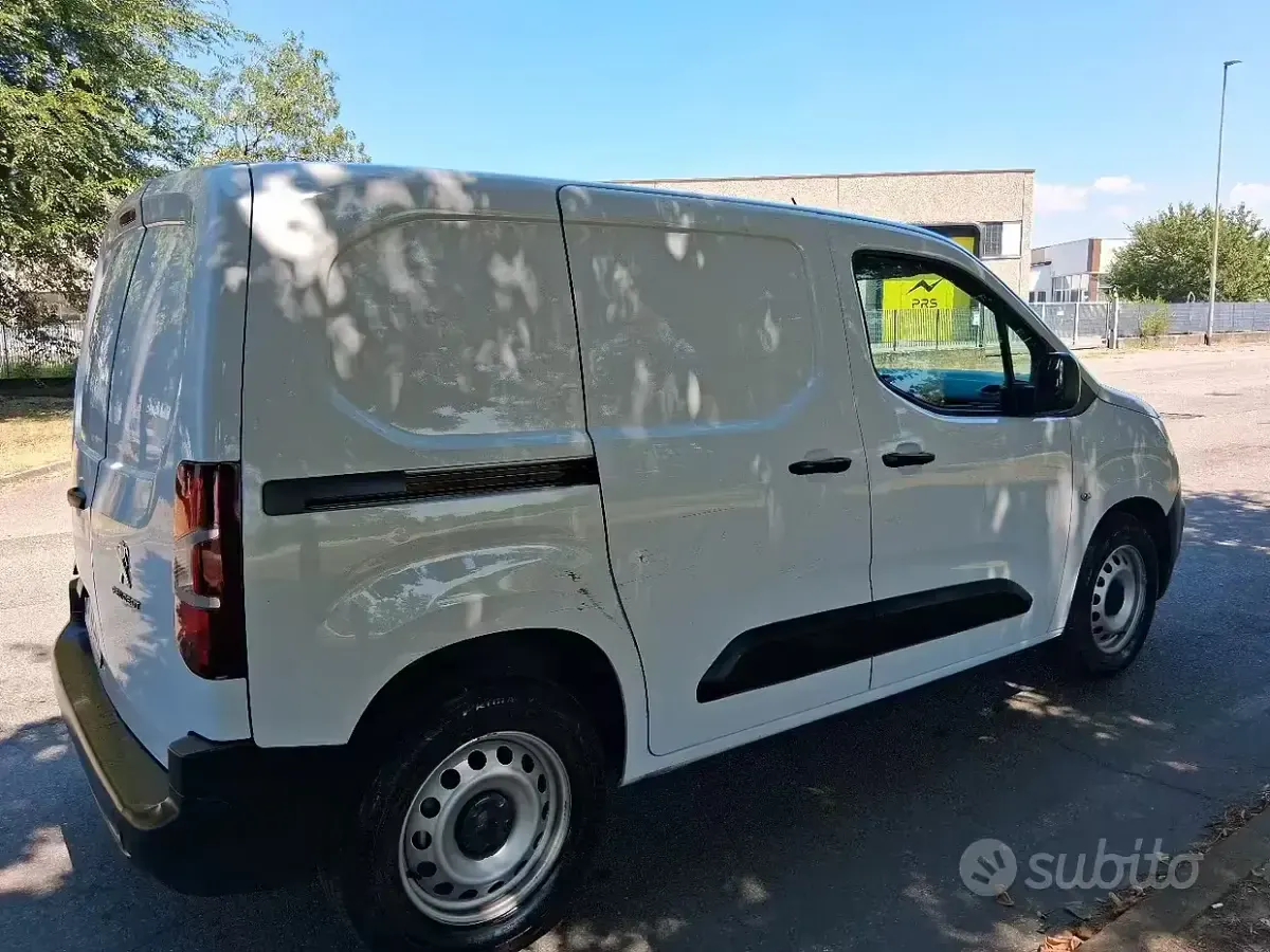 Usata Peugeot E-Partner 56 kW (77 CV) 2024 Bianco Monovolume