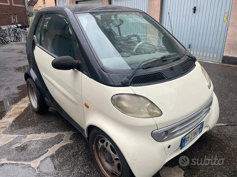 Bianco Usata 2001 Smart ForTwo Coupé Coupé | 1200 € (Ottimo prezzo) - Immagine 1/4