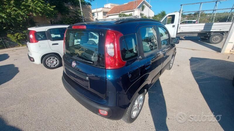 Usata Fiat Panda Lounge 69 CV (50 kW) 2013 Blu Utilitaria