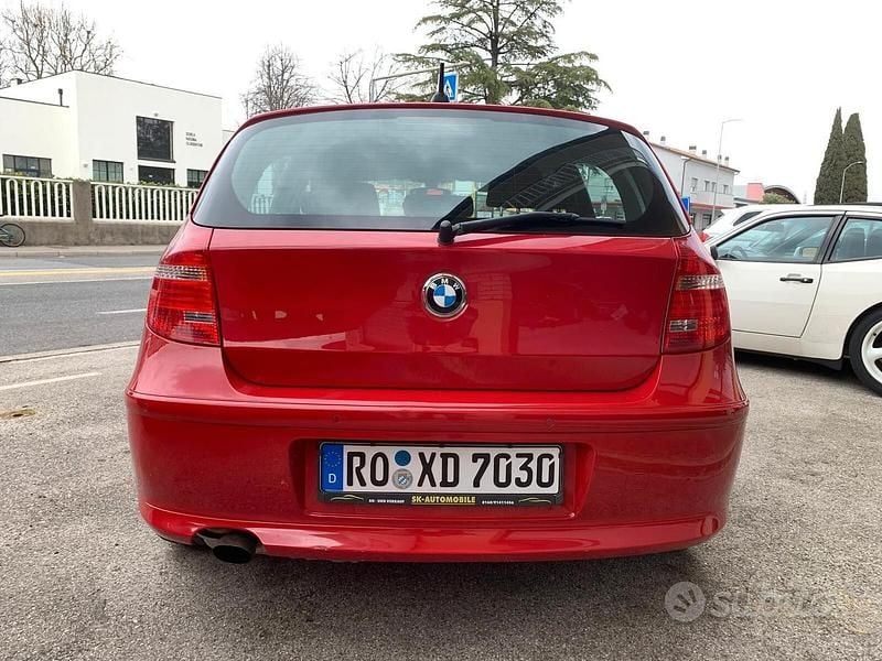 Usata BMW 116 122 CV (89 kW) 2009 Rosso Utilitaria