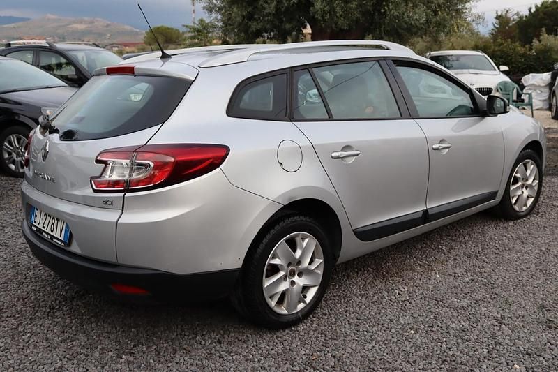 Usado Renault Mégane GT Line GT-Line 110 CV (80 kW) 2011 Plateado Familiar