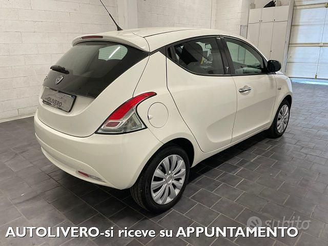 Usata Lancia Ypsilon Gold 69 CV (50 kW) 2016 Bianco Utilitaria