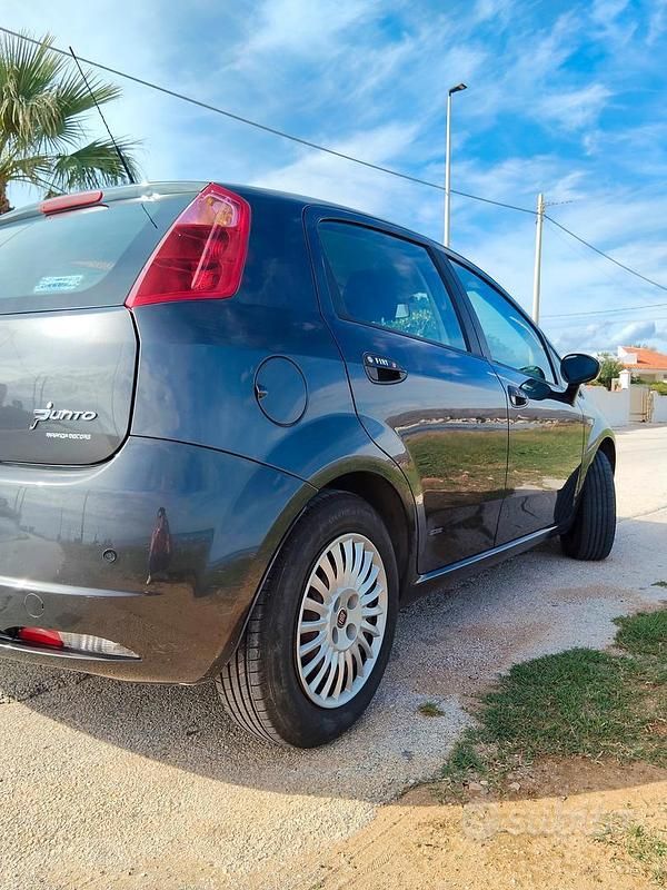 Usata Fiat Grande Punto Dynamic 90 CV (66 kW) 2007 Grigio Utilitaria