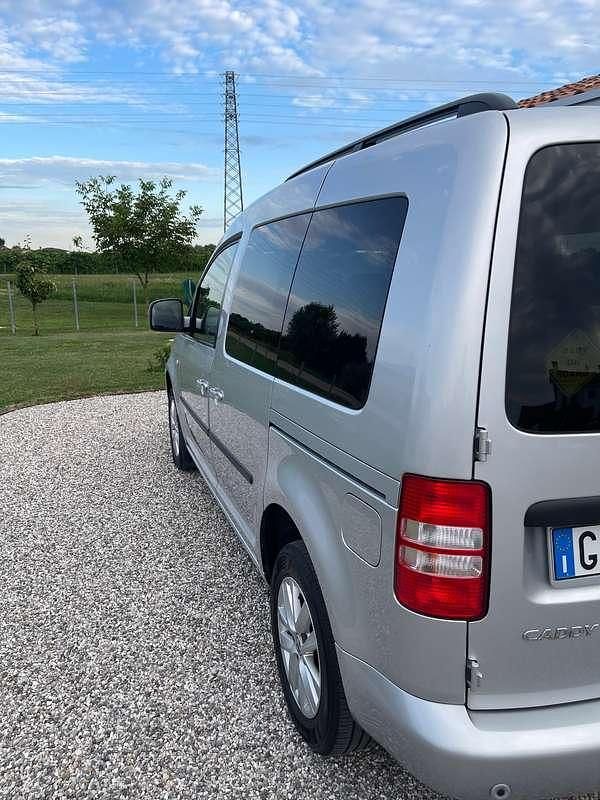 Usata VW Caddy 102 CV (75 kW) 2011 Argento Monovolume