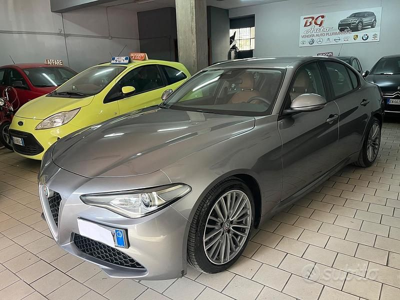 Usata Alfa Romeo Giulia Business 180 CV (132 kW) 2017 Grigio Berlina