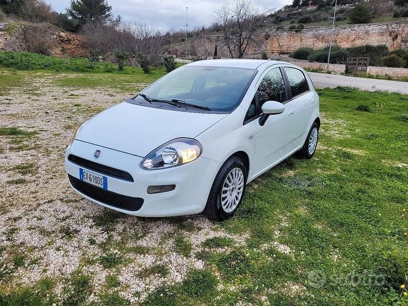 Usata Fiat Grande Punto 77 CV (56 kW) 2014 Bianco Utilitaria