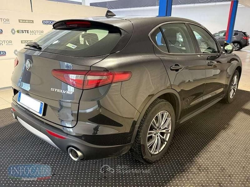 Usata Alfa Romeo Stelvio Business 190 CV (139 kW) 2021 Nero metallizzato SUV