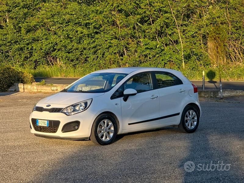 Usata Kia Rio Active 75 CV (55 kW) 2014 Bianco Berlina