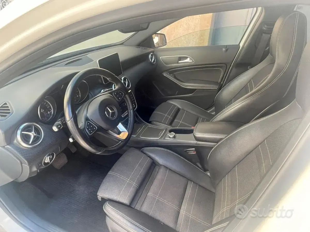 Usata Mercedes A200 AMG 156 CV (114 kW) 2020 Bianco Berlina