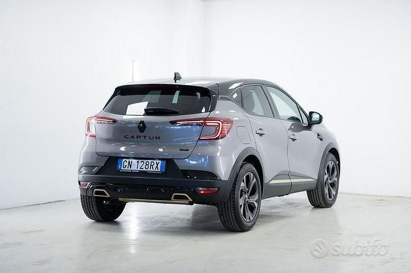 Usata Renault Captur Engineered 145 CV (106 kW) 2023 Grigio SUV