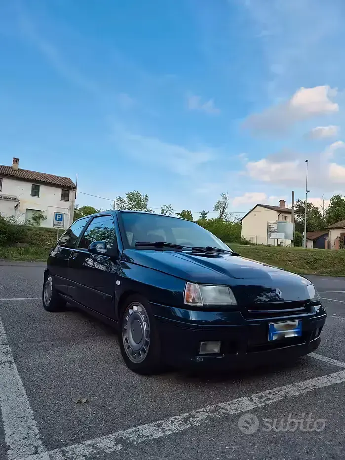 Usata Renault Clio 137 CV (100 kW) 1994 Utilitaria