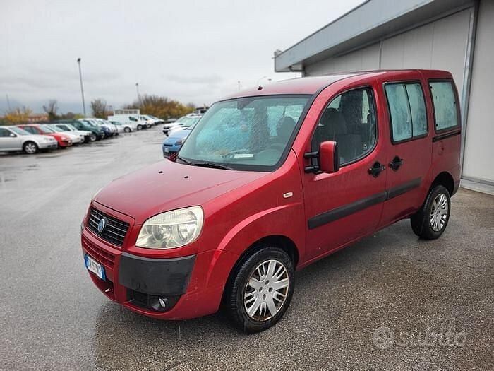 Rosso Usata 2008 Fiat Doblò Dynamic Monovolume | 4500 € (Buon prezzo) - Immagine 1/4