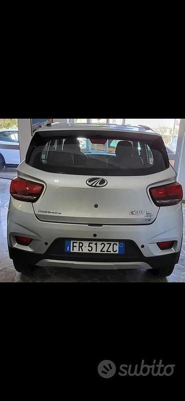 Usata Mahindra KUV100 87 CV (63 kW) 2018 Grigio SUV