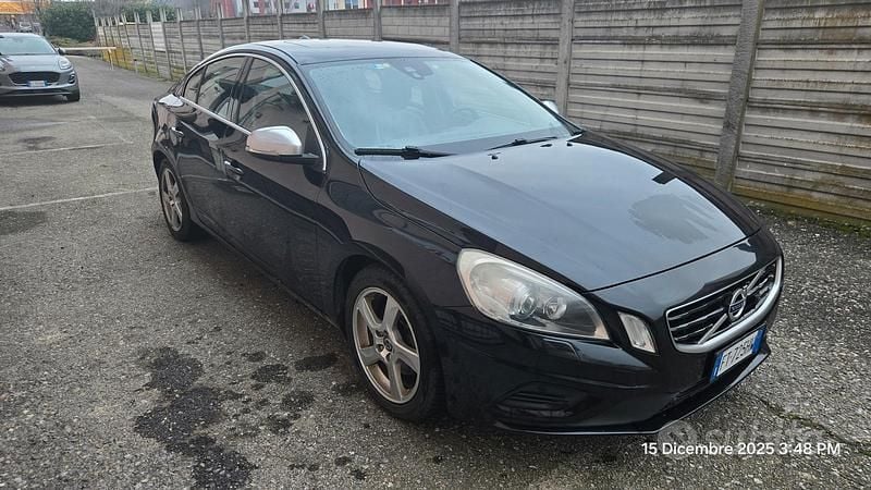 Usata Volvo S60 R-Design 163 CV (119 kW) 2012 Nero Berlina